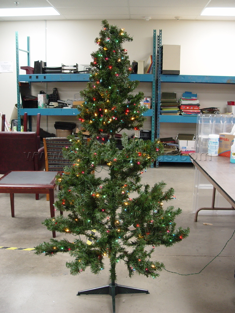 6.5 ft Prelit Christmas Tree — photo 1