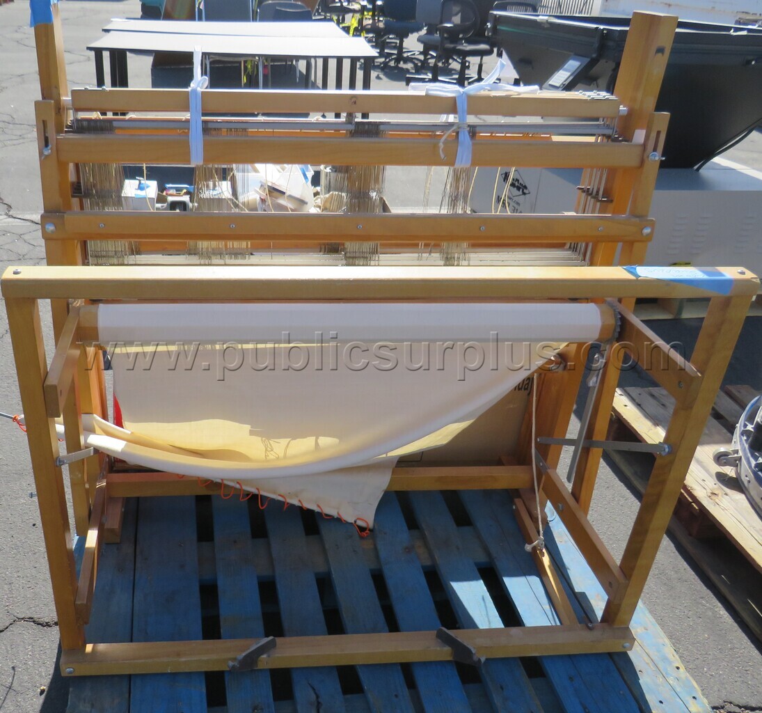 Loom with Accessories **Unknown Condition** — photo 1