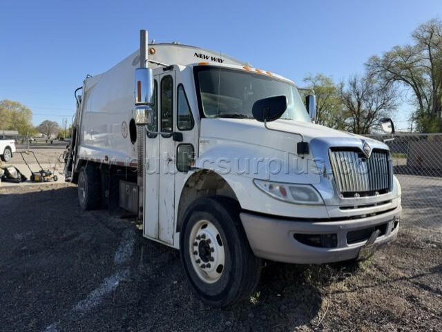 2015 International Refuse Truck — photo 1