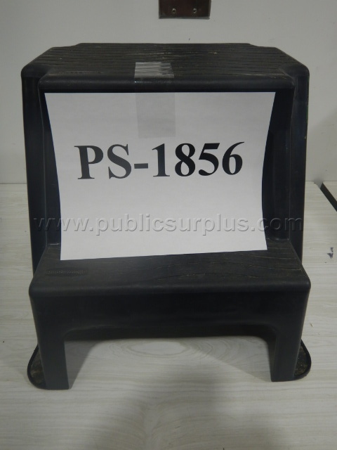 Rubbermaid Step Stool — photo 1
