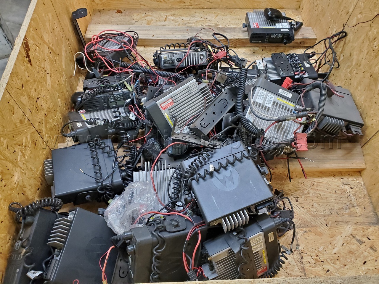 3 PALLET LOT OF MOTOROLA RADIOS — photo 1