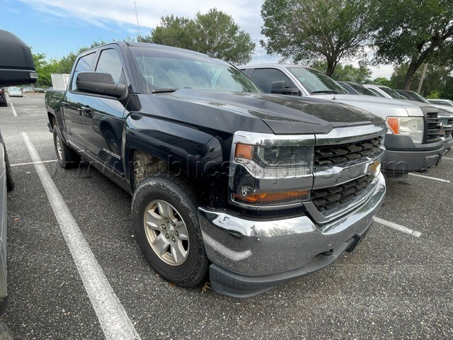 2017 Chevrolet Silverado — photo 1
