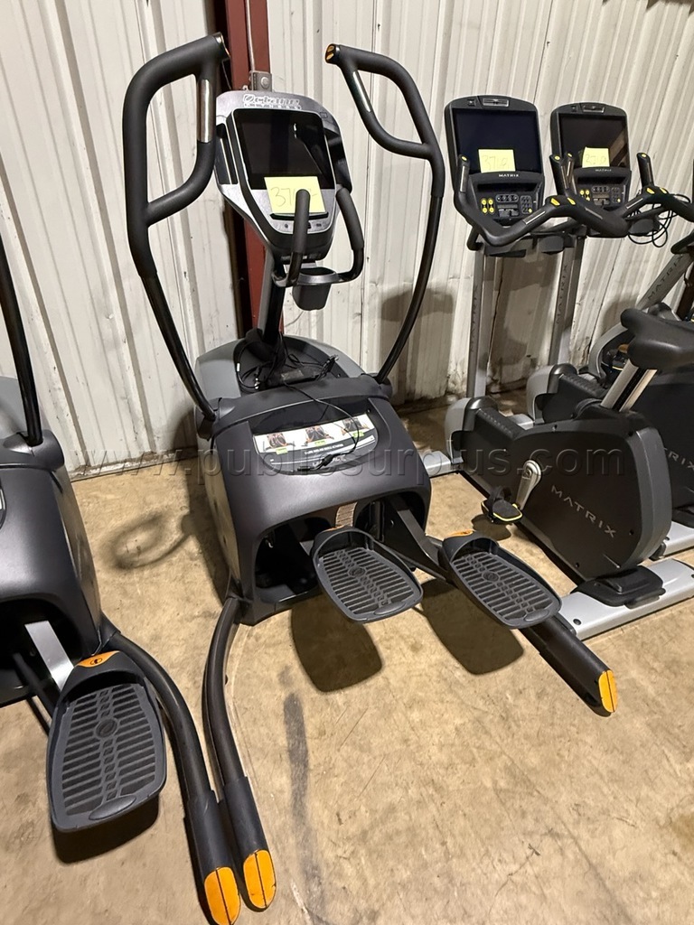 Lot of 1 - Octane Fitness Elliptical — photo 1