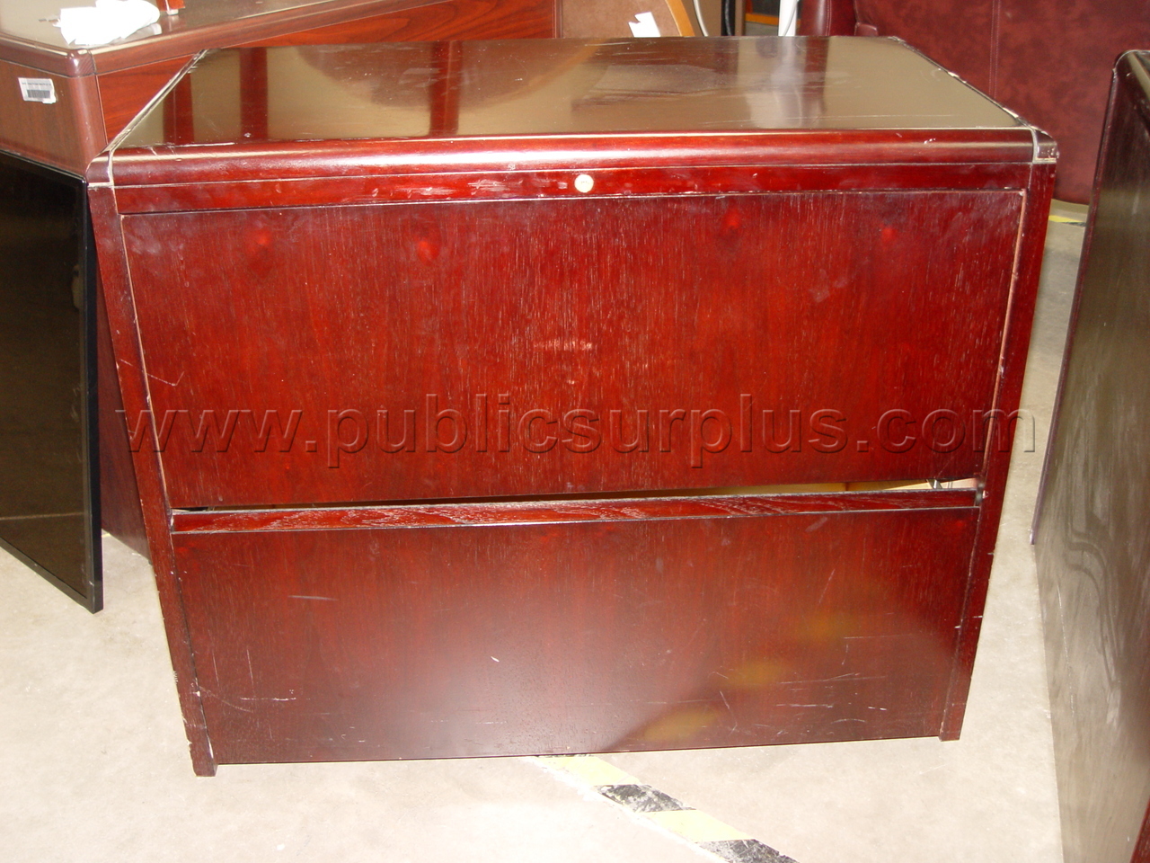 2 Drawer File Cabinet 3' x 20" x 30" — photo 1