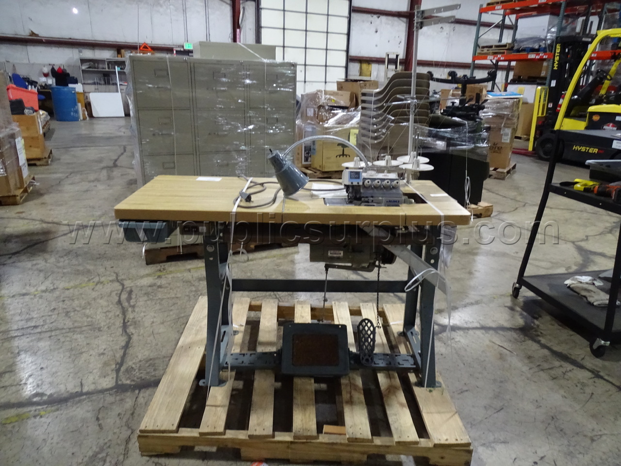 Sewing Machine — photo 1