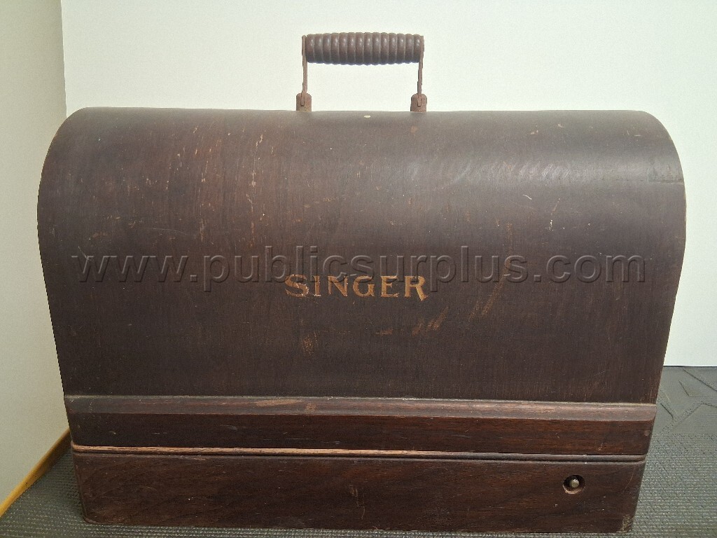 SINGER SAWING MACHINE — photo 1