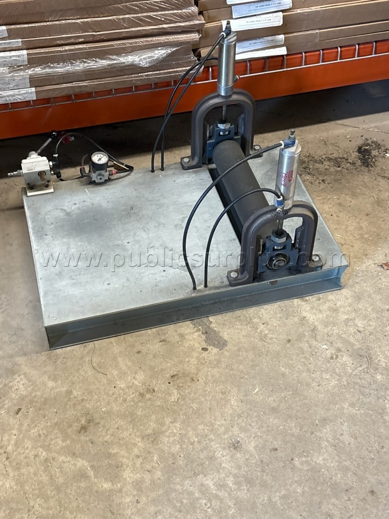 LOT#202605010081 PNEUMATICSQUEEZE ROLLER AND GRACO PAINT SPRAYER AND LINE DRIVER — photo 1