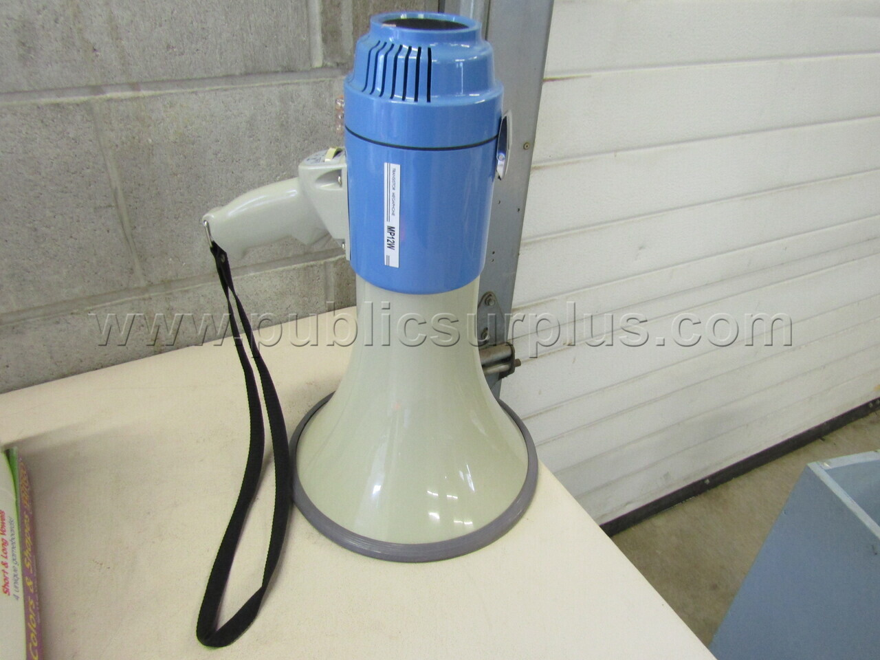 MEGAPHONE — photo 1