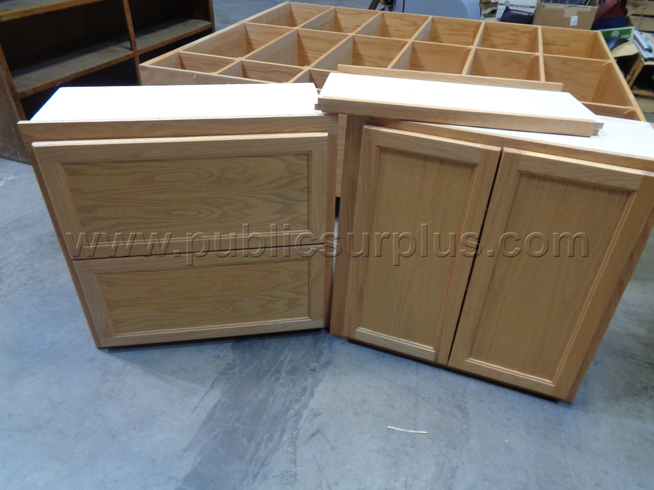 101/13324- Shelves and cabinets *No Shipping* — photo 1