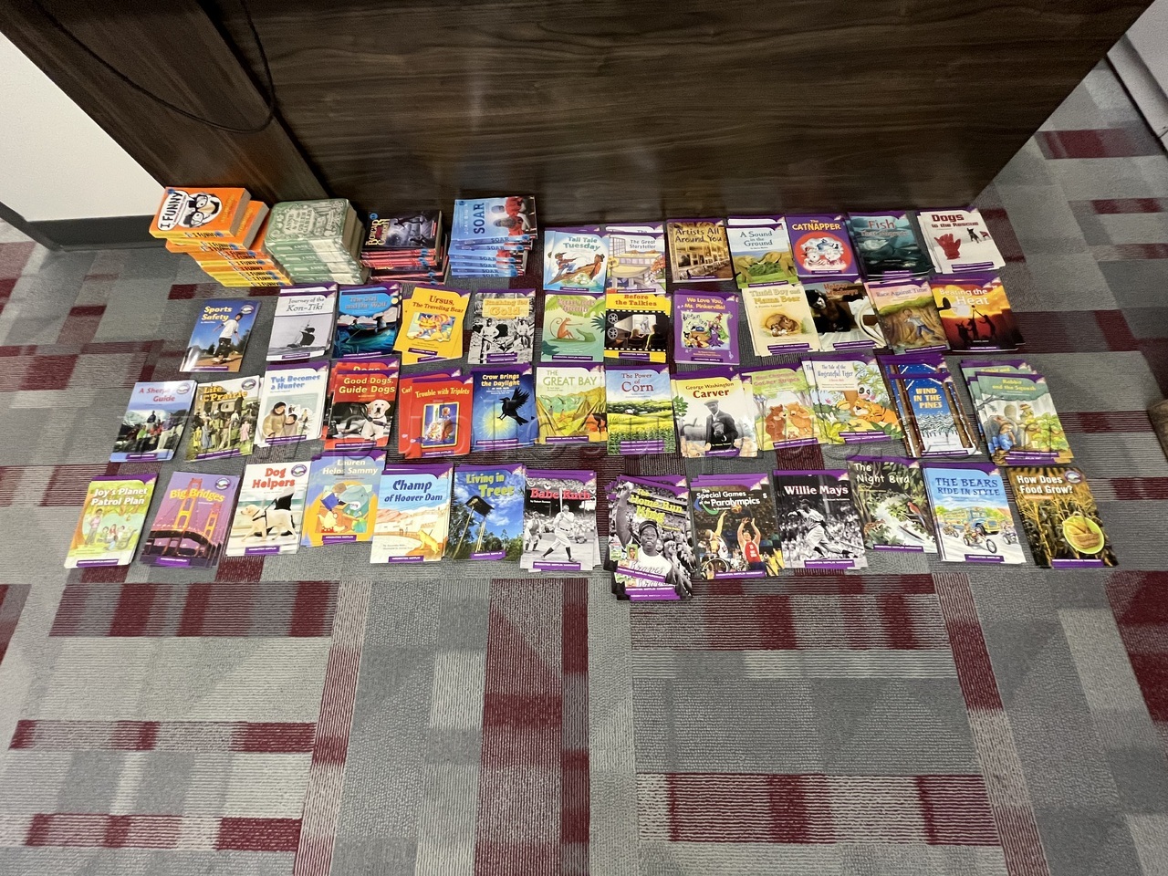 Assortment of early reading books — photo 1