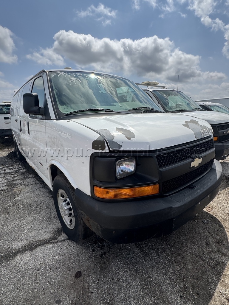 2010 CHEVROLET EXPRESS VAN - DIESEL — photo 1