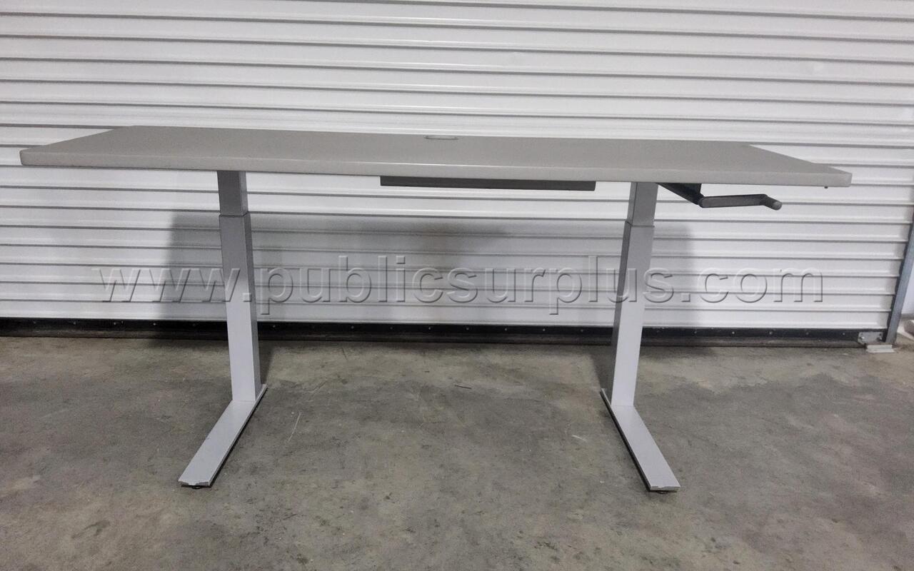 MANUAL HEIGHT-ADJUSTABLE DESK — photo 1