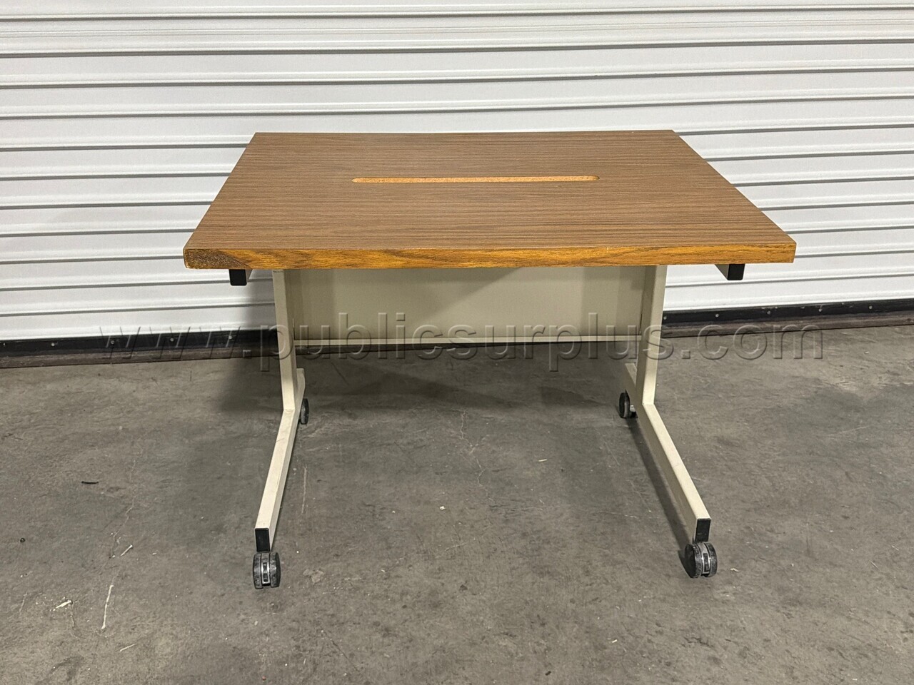 SMALL DESK WITH CASTERS — photo 1