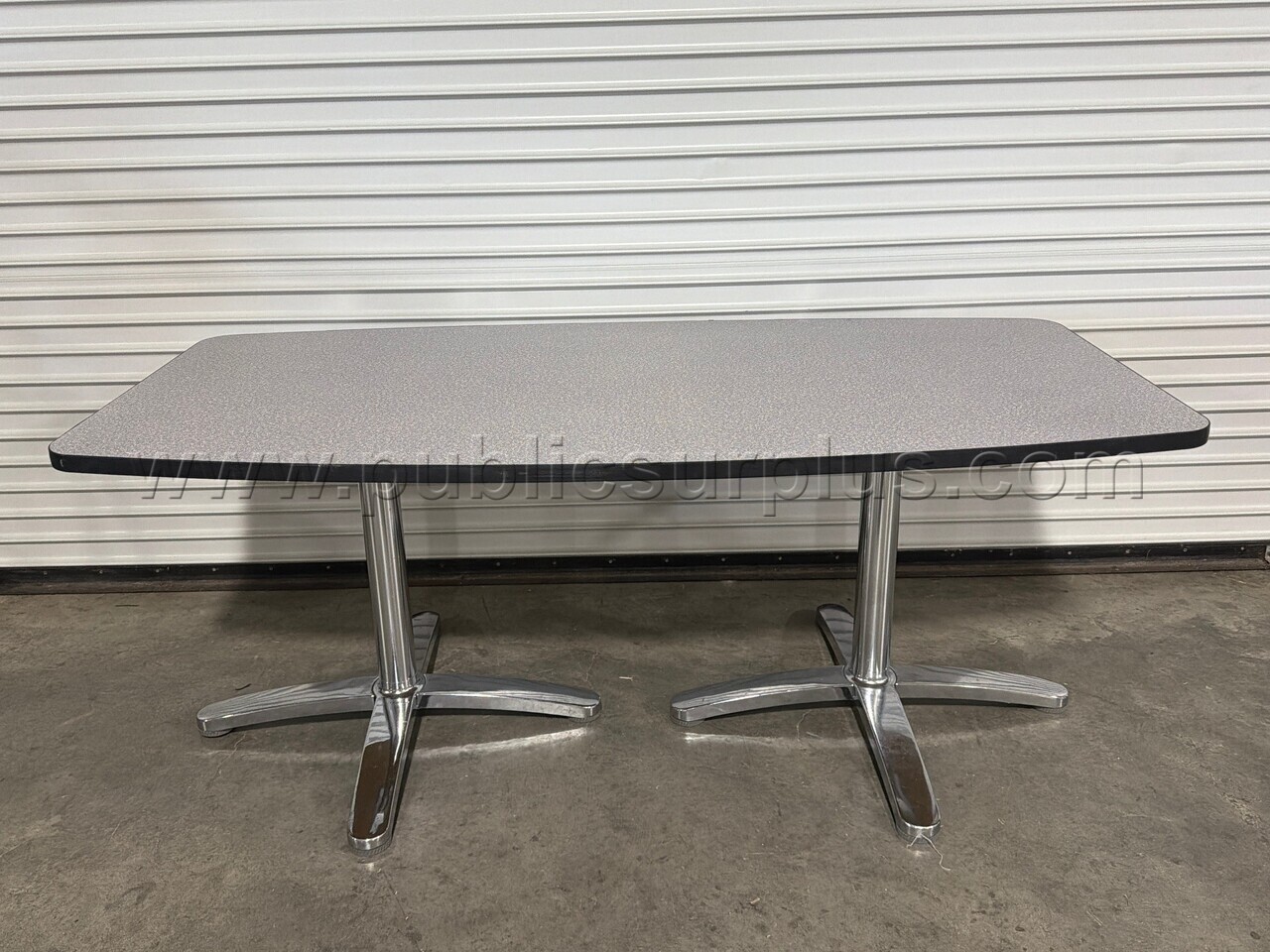 ROUNDED RECTANGULAR TABLE — photo 1