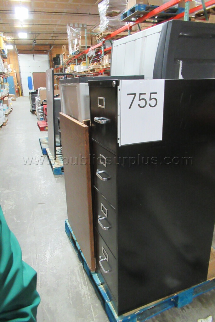 PLASTIC STORAGE CABINET / FILE CABINET / WOOD DESK - PALLET 755 — photo 1