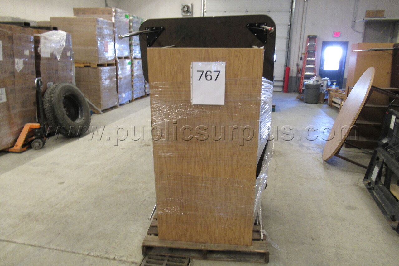 TABLES, VARIOUS SIZES - PALLET 767 — photo 1