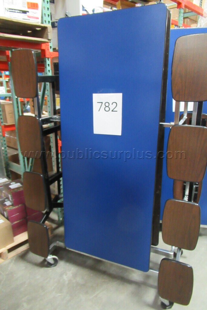 LUNCH TABLE - PALLET 782 — photo 1