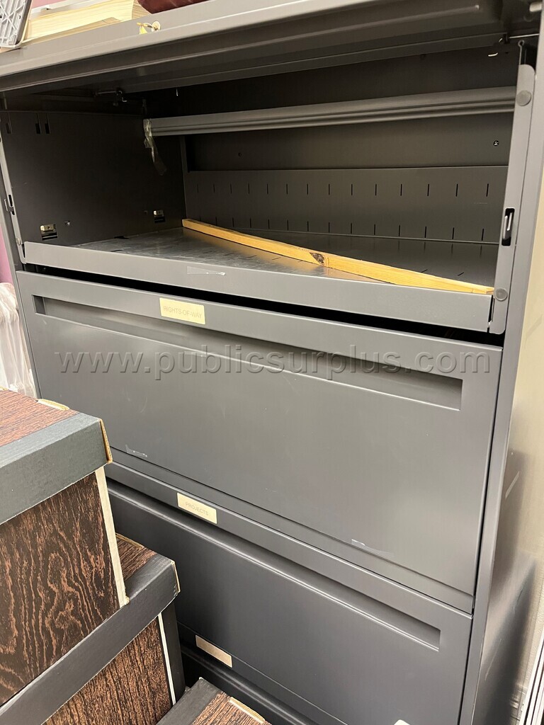 Wide Filing Cabinet w/key — photo 1