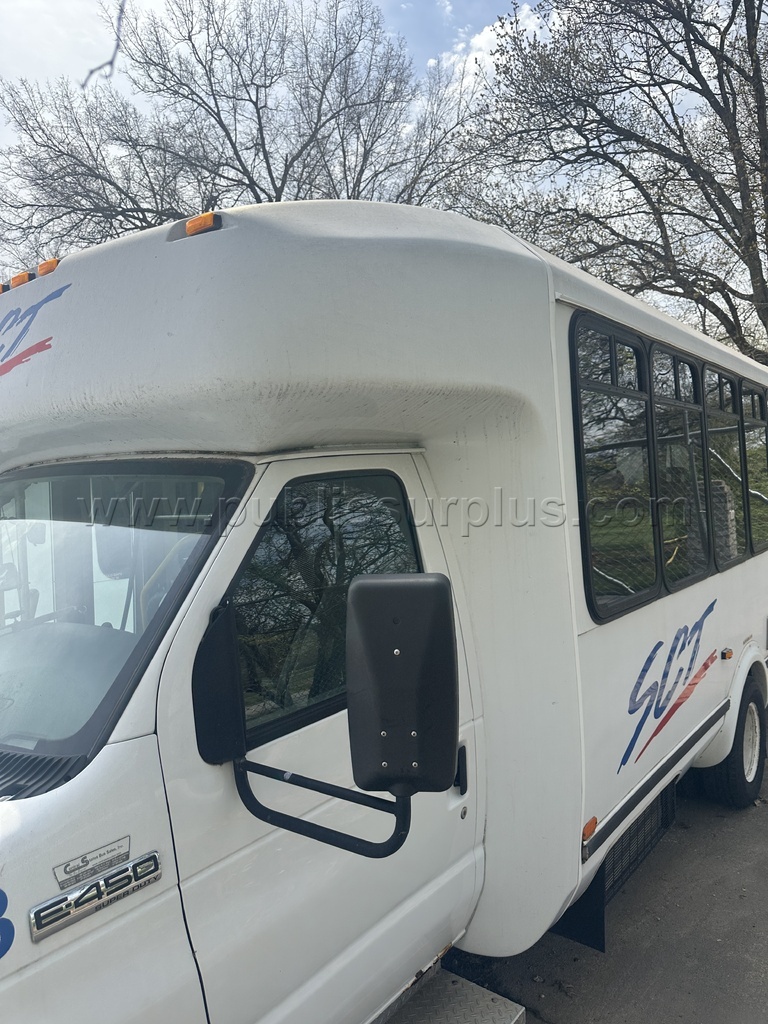 2008 Ford E-450 — photo 1