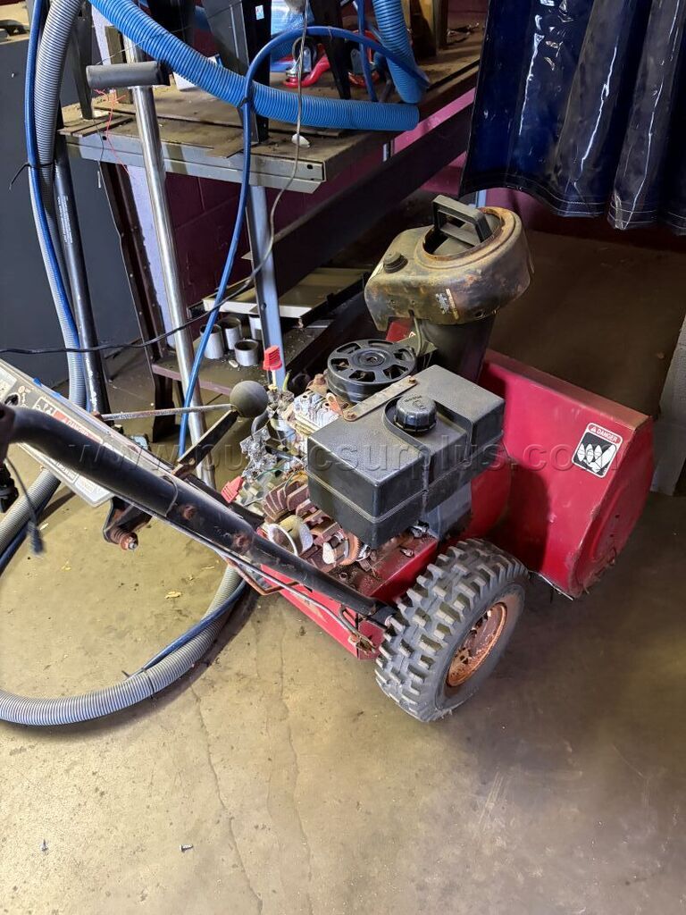 Toro 724 Snow Blower — photo 1