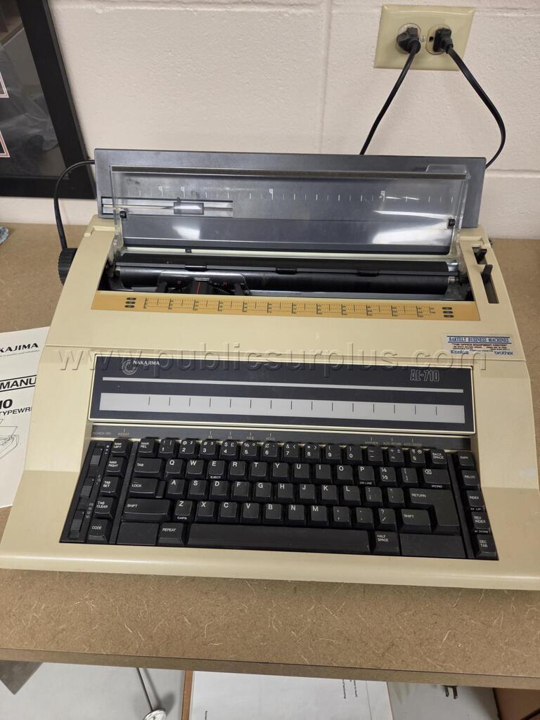 Electronic Typewriter — photo 1