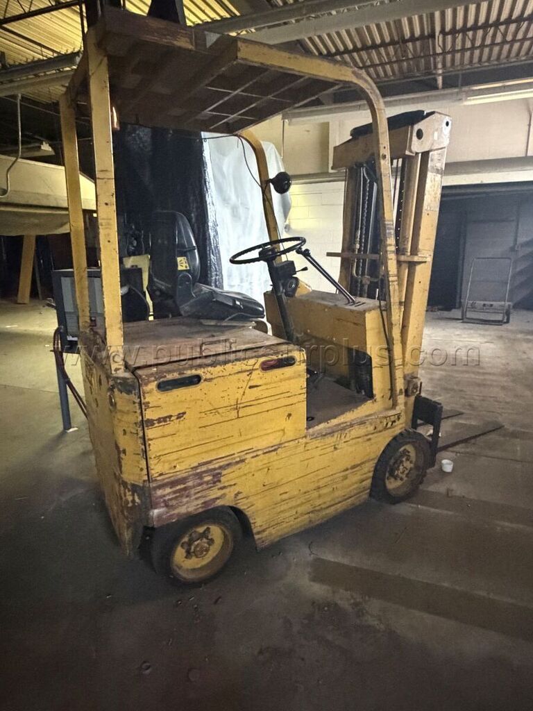 NYK Electric Fork Lift with Charger — photo 1