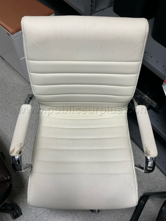 WHITE LEATHER ROLLING CHAIR — photo 1
