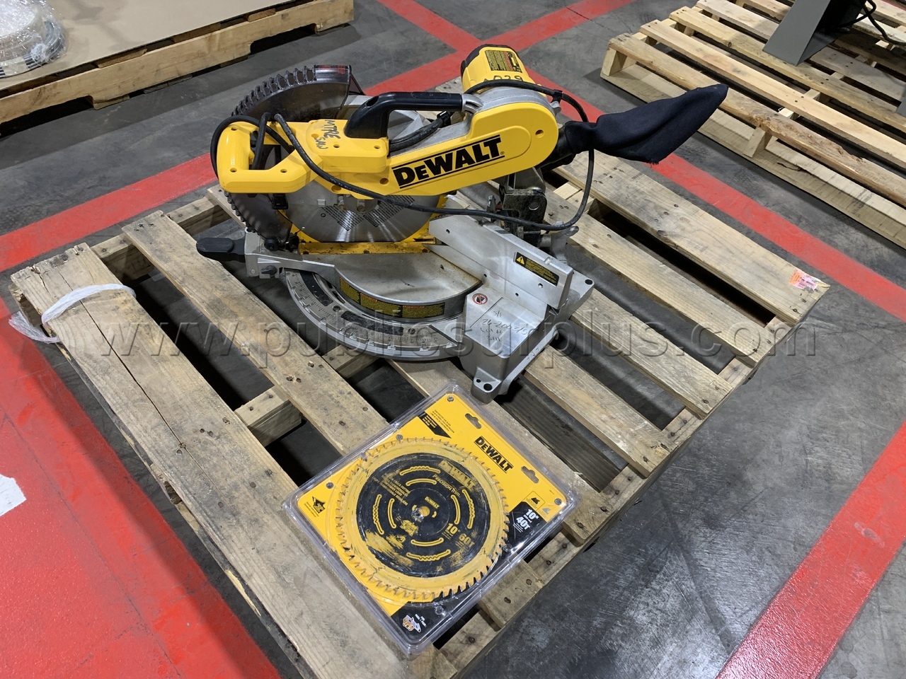 Miter Saw, DeWalt DW716 /KK — photo 1
