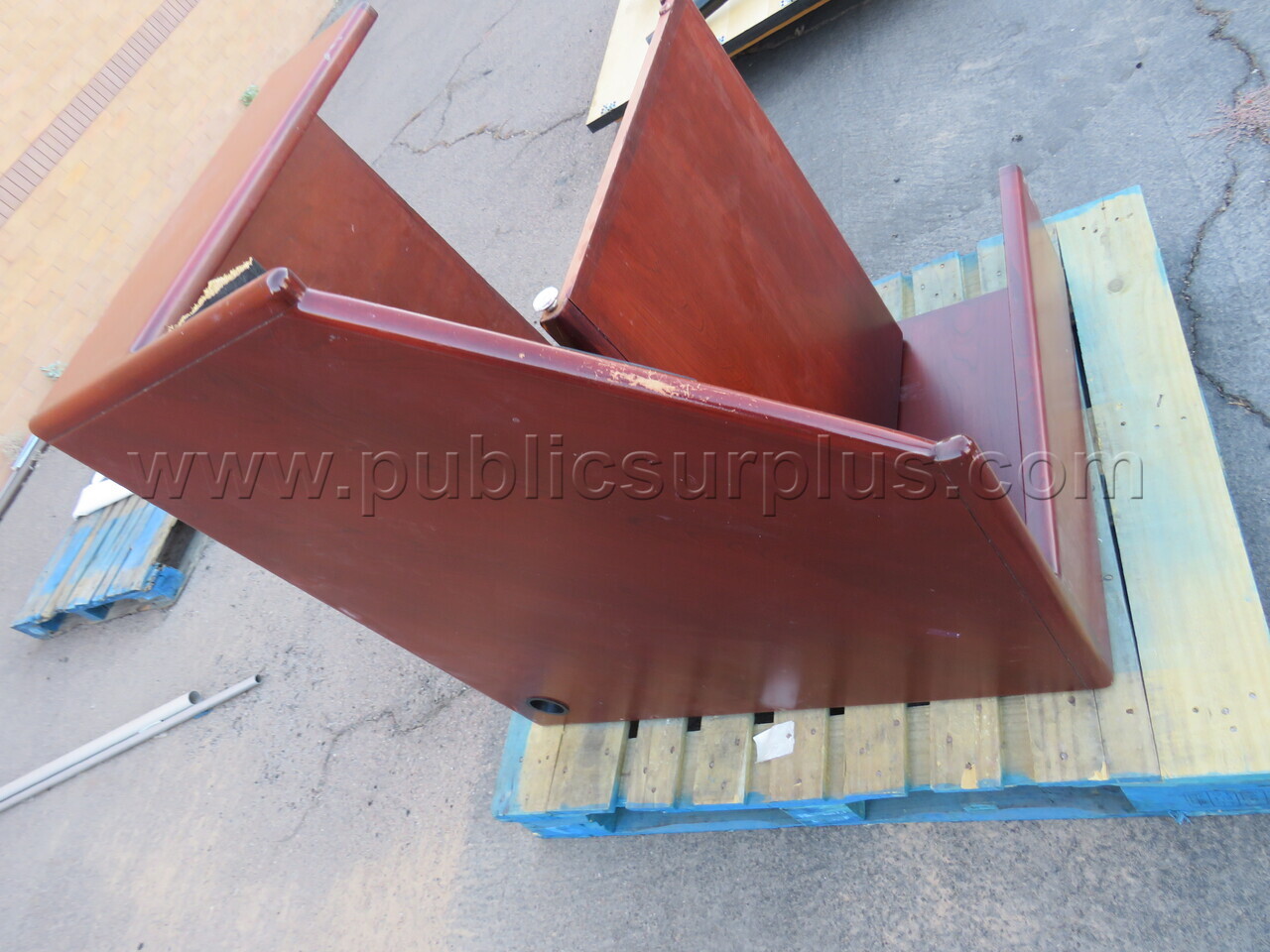 Corner Desk Unit — photo 1