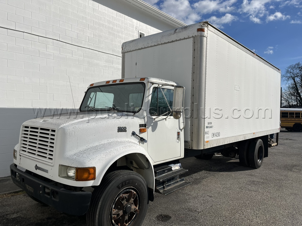 1990 International Box Truck (M43) — photo 1