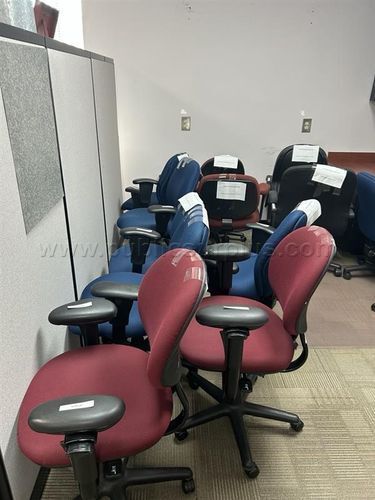 Various Desks, Chairs and Wire Organizers (218716 NM) — photo 1