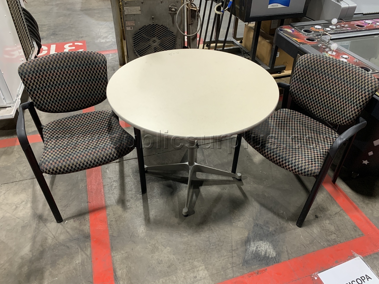 Round Table & Chairs /KK — photo 1