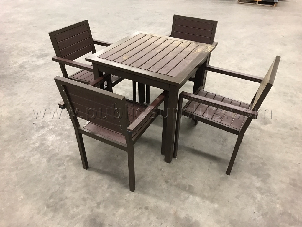 Outdoor Table and 4 Chairs 30"x30" — photo 1