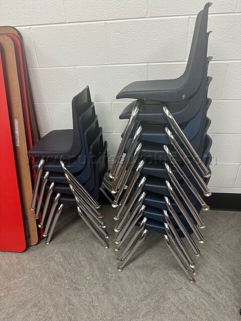 25 Student Chairs — photo 1
