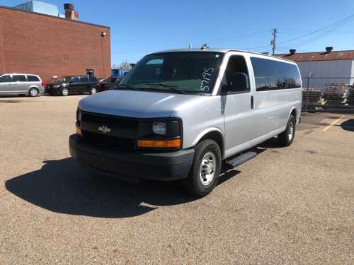 Tow Out 2016 Chevrolet Express 3DR RWD Van 156,573 Miles S7195 — photo 1