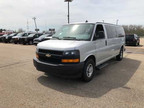 Tow Out 2020 Chevrolet Express 3DR RWD Van 186,141 Miles T3053 — photo 1