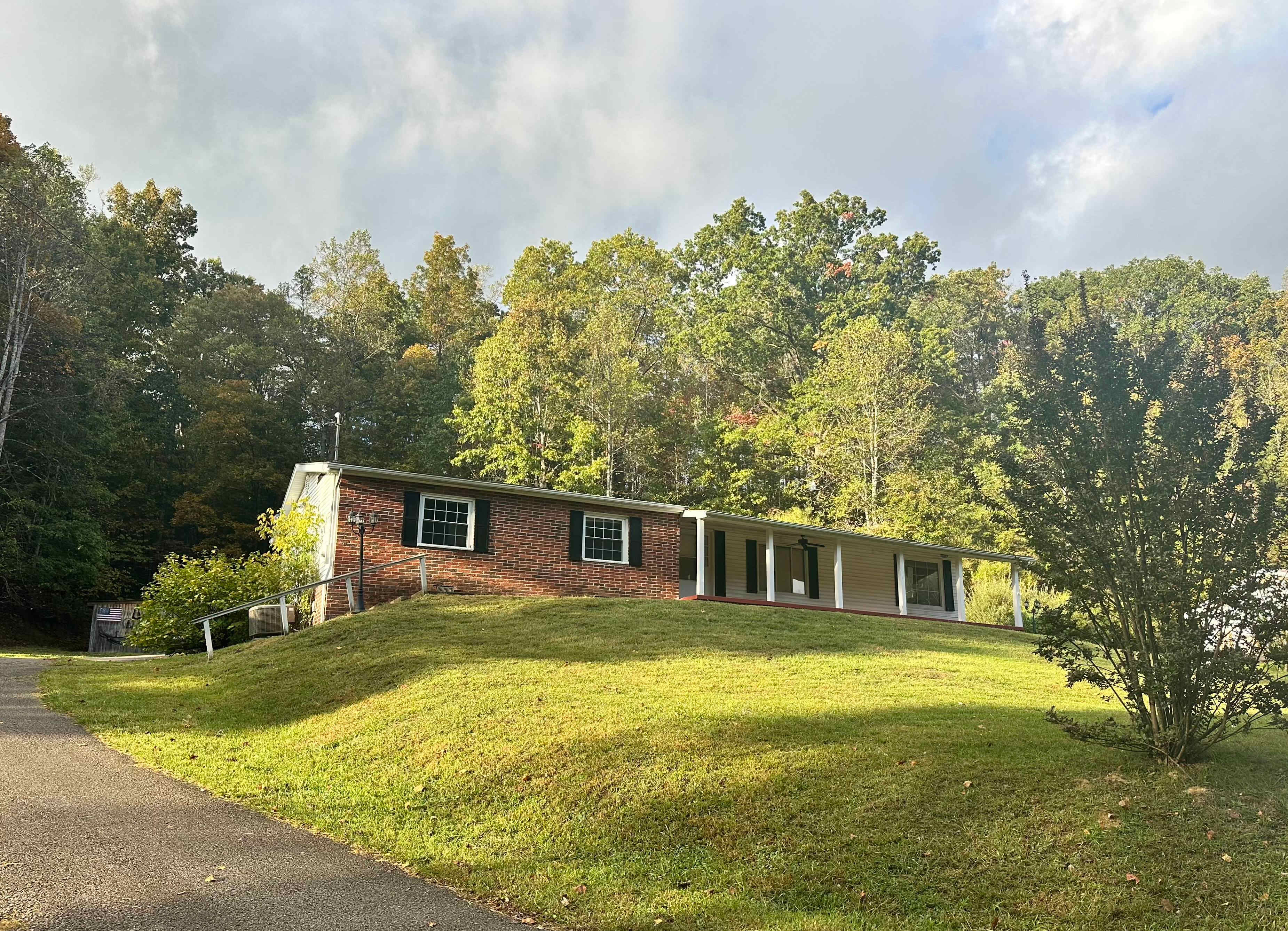 HUD Home — 786 Sleepy Creek Rd, Hurricane, WV 25526