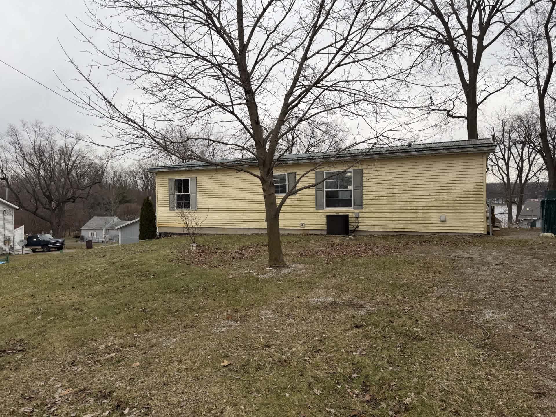 HUD Home — 7505 N 1200 W, Middlebury, IN 46540