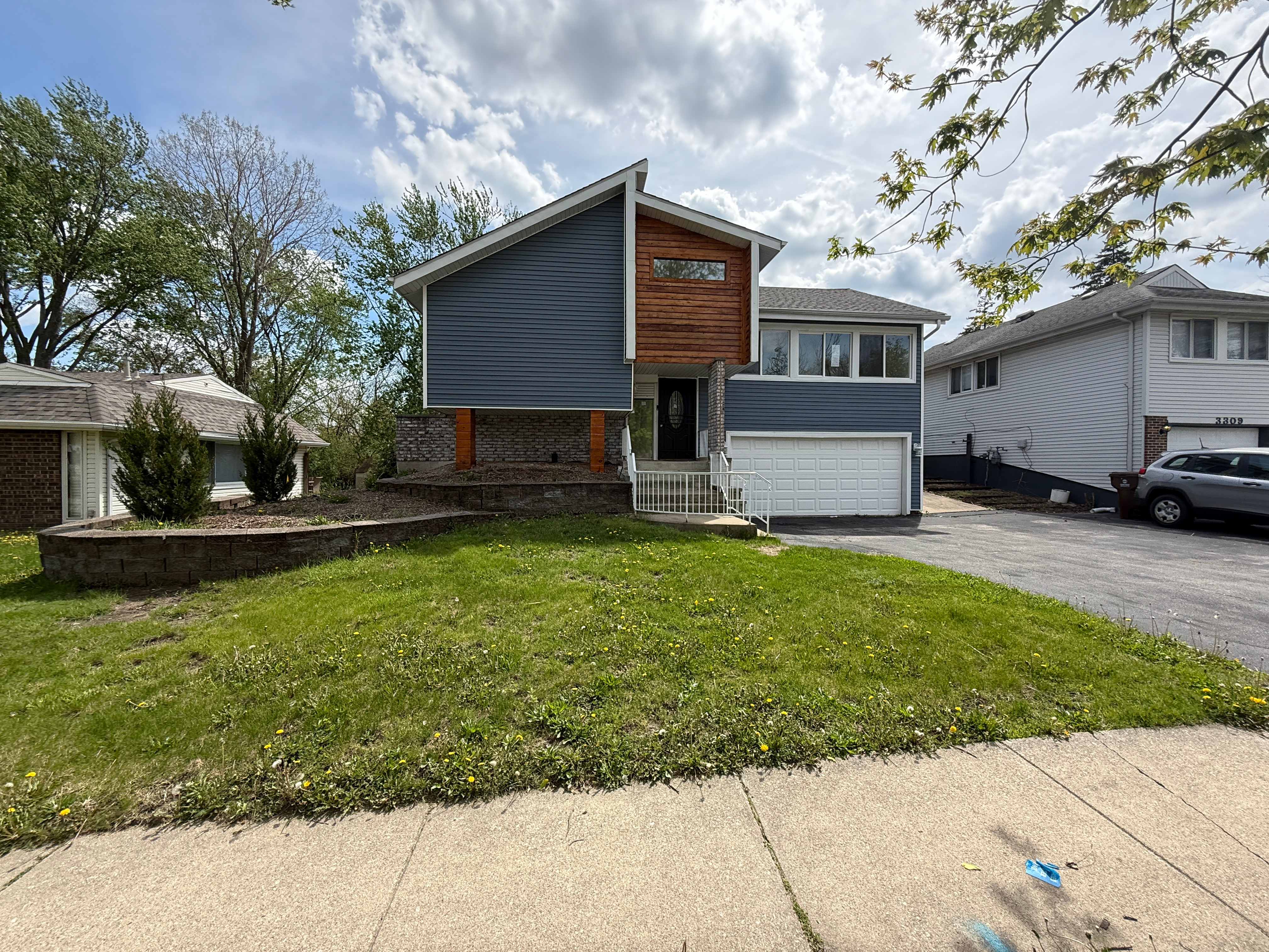 HUD Home — 3307 Fountainbleau Dr, Hazel Crest, IL 60429