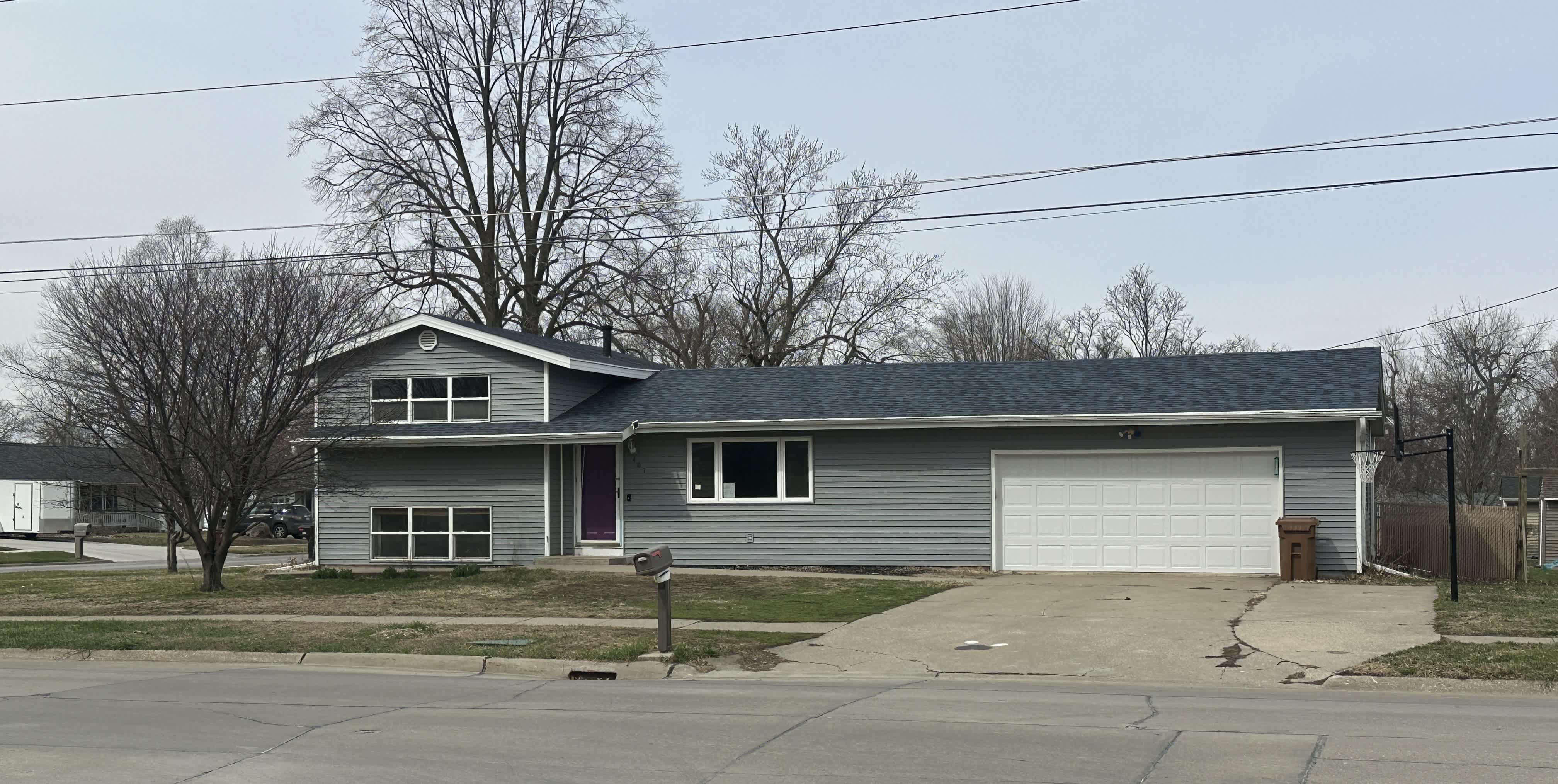 HUD Home — 407 11th Ave, Grinnell, IA 50112