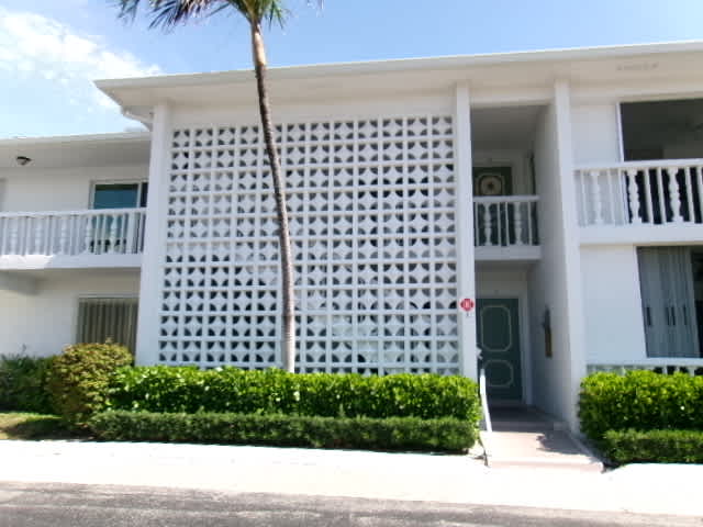HUD Home — 4201 S Ocean Blvd Apt L2, South Palm Beach, FL 33480 — photo 1