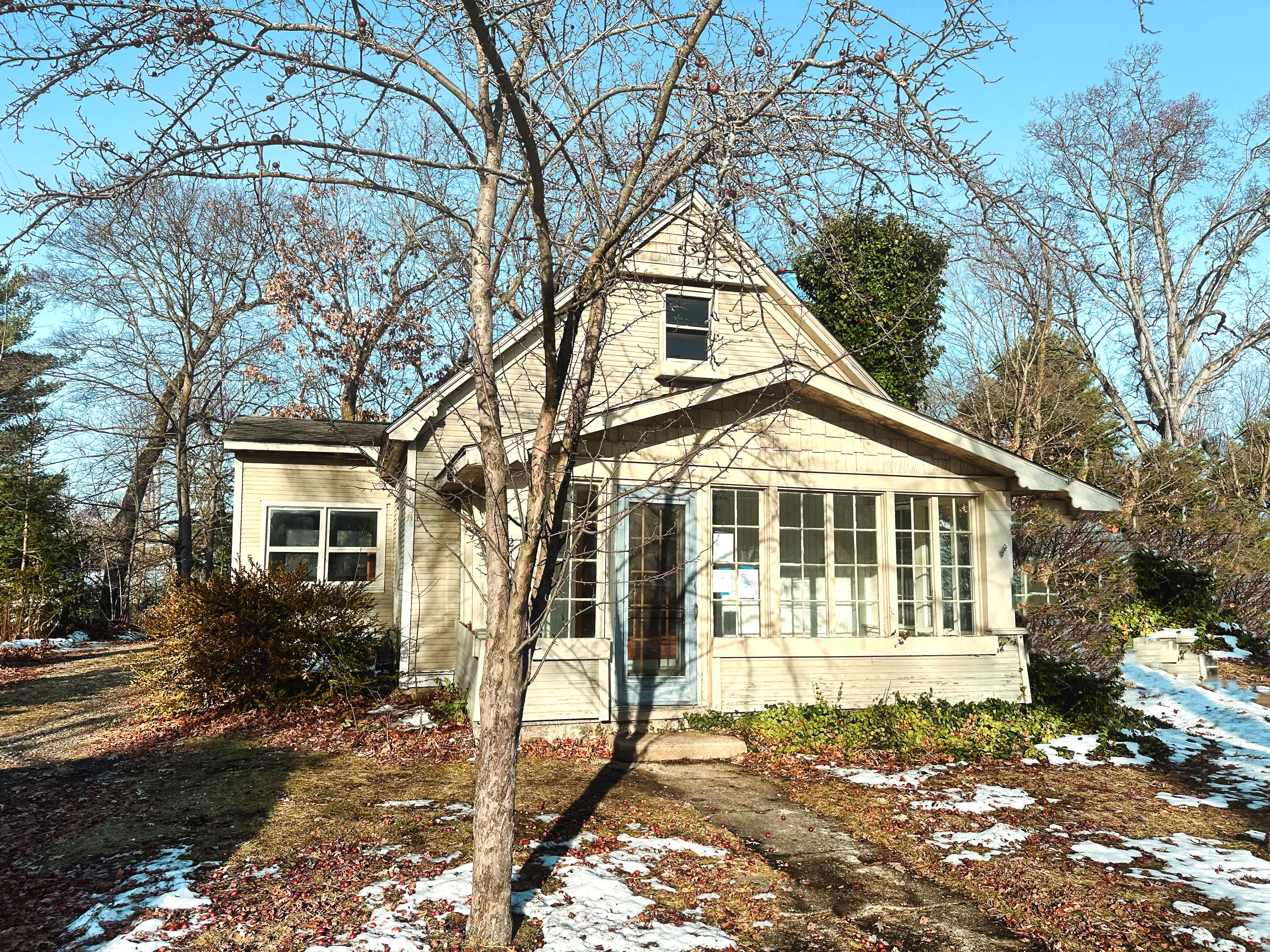 HUD Home — 921 Washington St, Traverse City, MI 49686 — photo 1