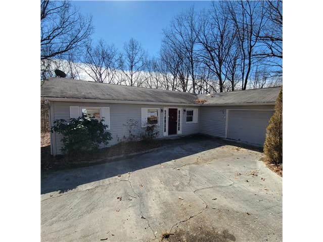 HUD Home — 318 Lakeview Dr, Crossville, TN 38558 — photo 1