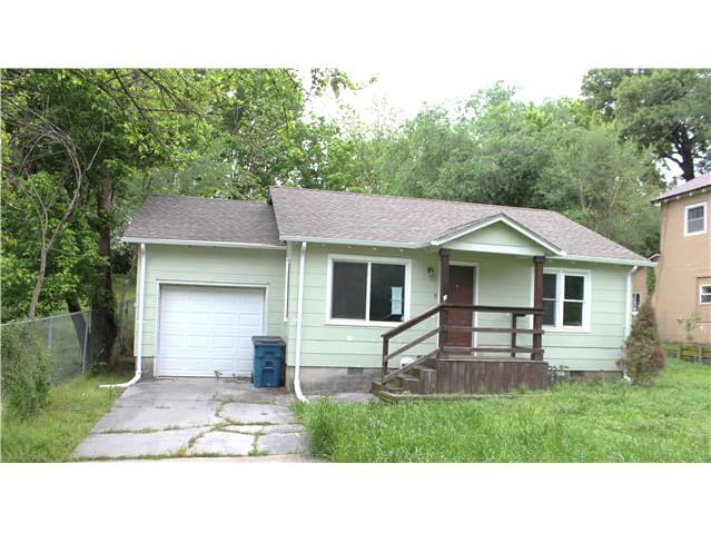 HUD Home — 423 S Lincoln St, Neosho, MO 64850 — photo 1