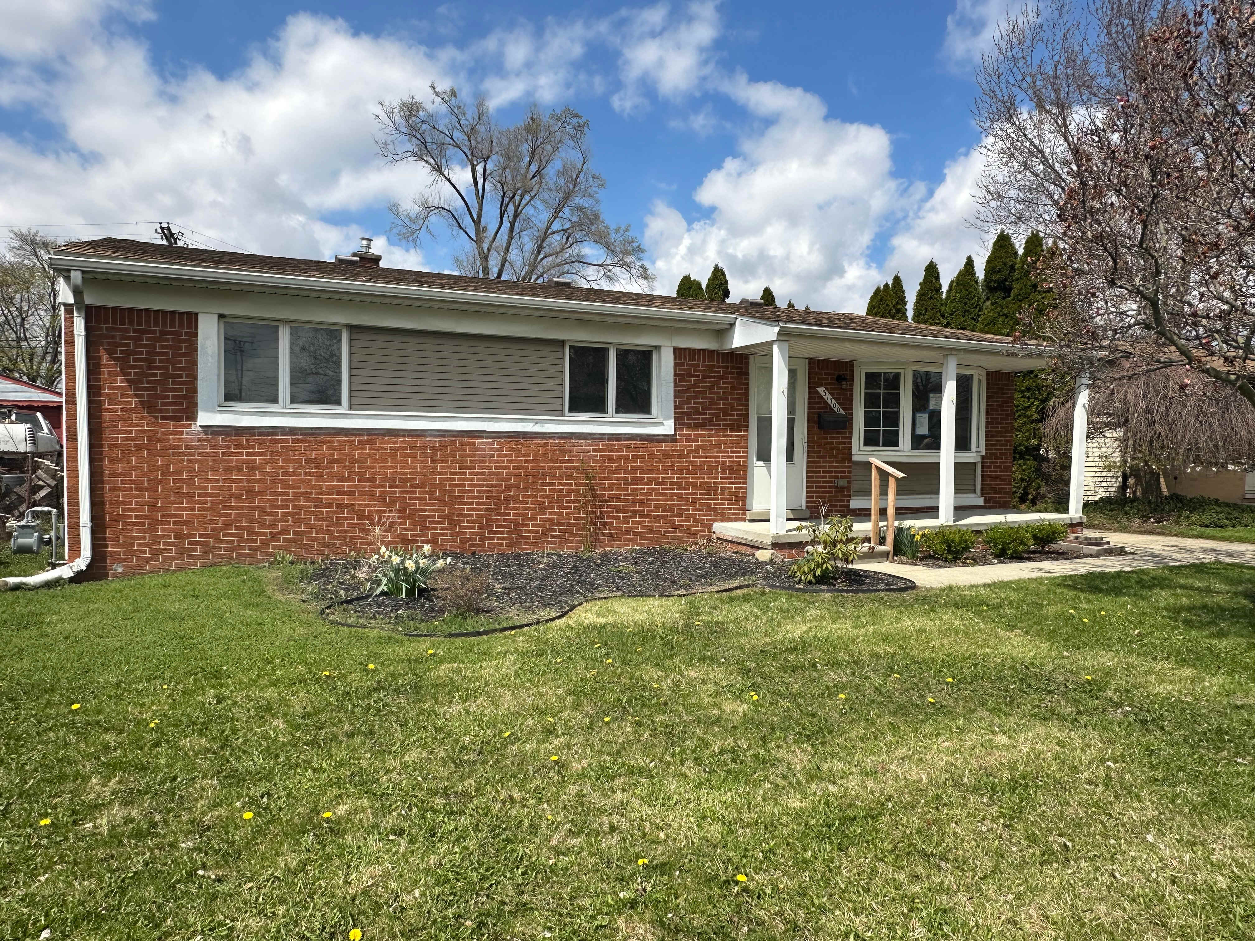 HUD Home — 31700 Lafler Dr, Rockwood, MI 48173 — photo 1