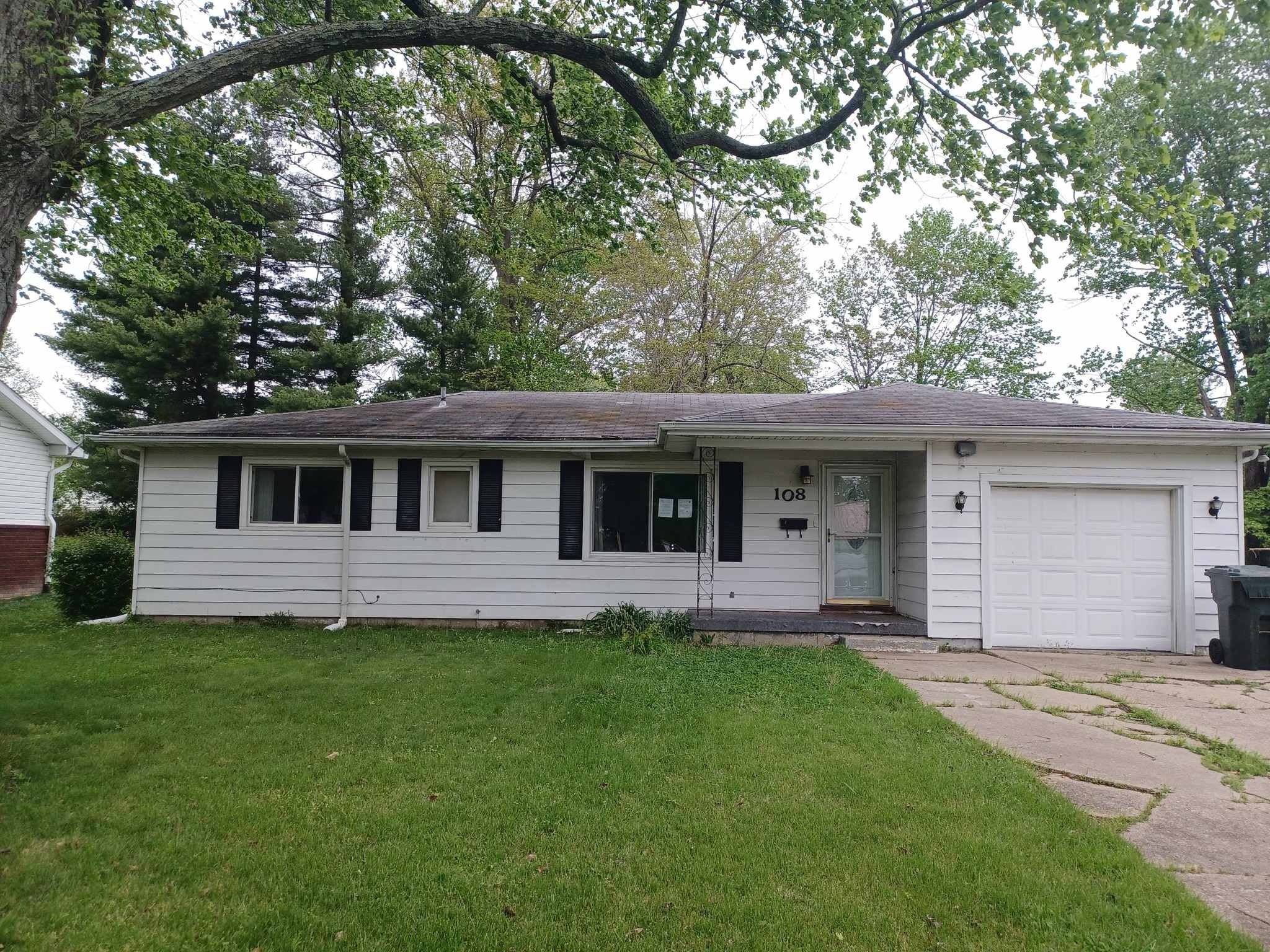 HUD Home — 108 W Chaplin St, Robinson, IL 62454 — photo 1