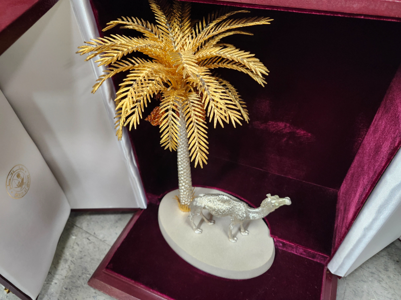 CAMEL WITH PALM TREE — photo 1