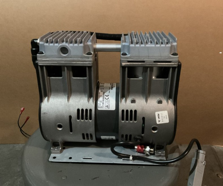 Oil-less Piston Compressor — photo 1