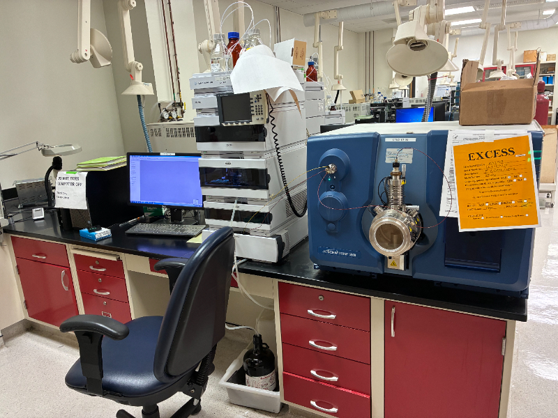 Q-Trap 5500 Shimadzu UFLC XR  desktop — photo 1