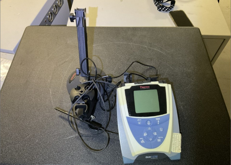 pH Meter — photo 1
